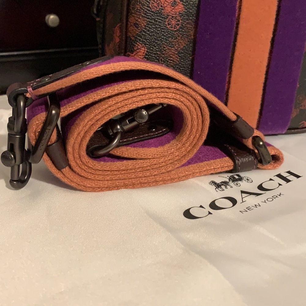 Coach - Picture 4 of 4